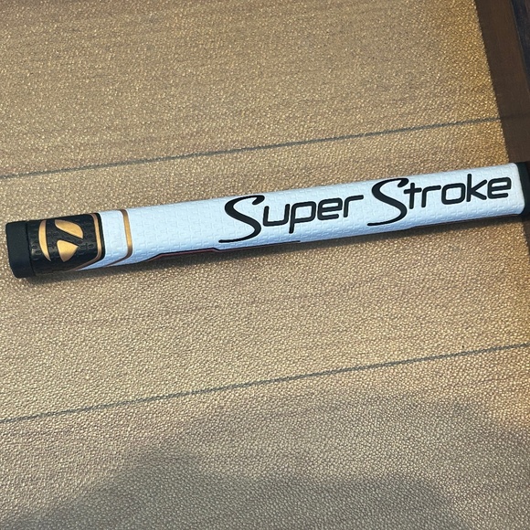DISCONTINUED TaylorMade SuperStroke Pistol GTR 1.0 Spider Putter Grip [Pulled] - Picture 1 of 4